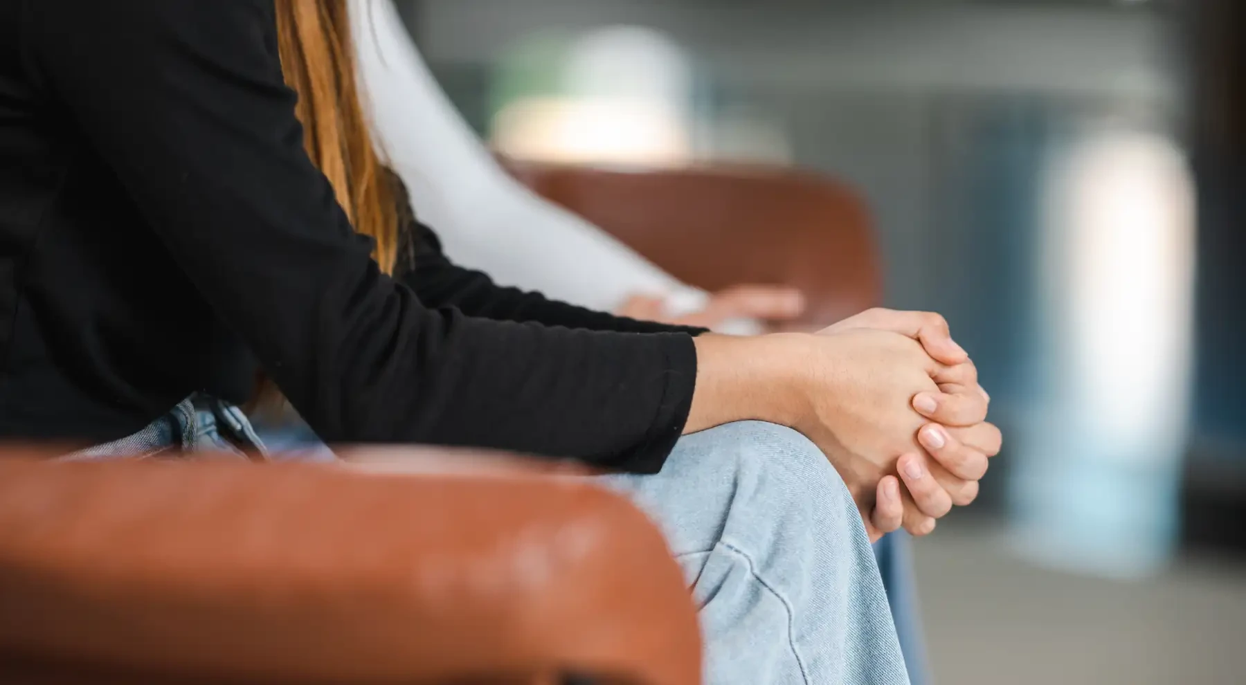 A relevância do investimento na saúde emocional ao longo do trajeto de vida e nos vários domínios de ação (laboral e sociofamiliar).